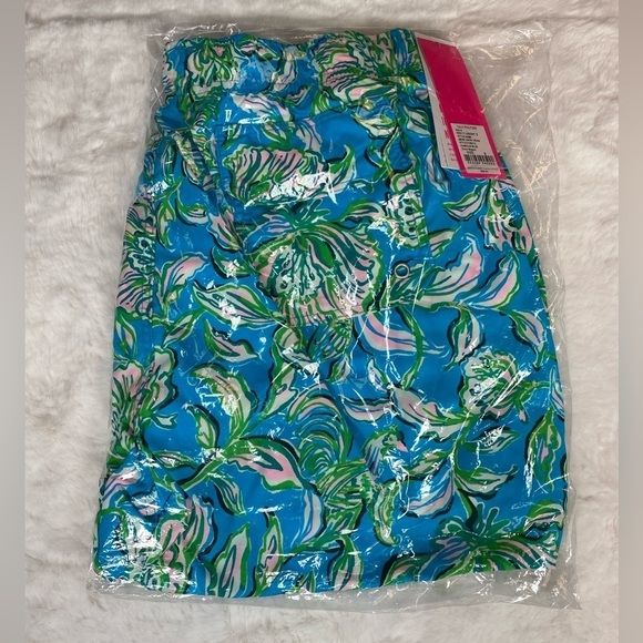 🌴Host Pick🌴 Lilly Pulitzer Mens Capri Swim Trunk - Picture 3 of 5
